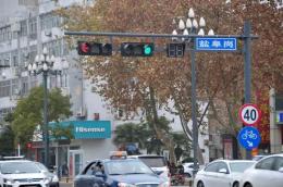 除了禮讓行人，交通信號(hào)燈路口還有“3大通行規(guī)則”！